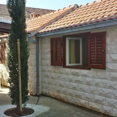 Apartment Center Supetar