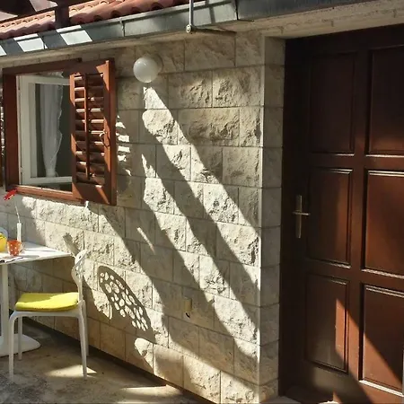 Apartment Center Supetar
