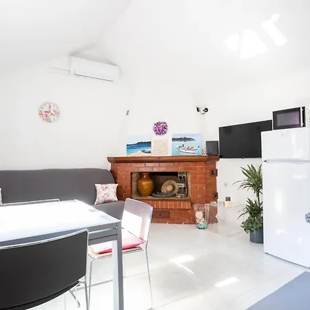 Apartment Center Supetar
