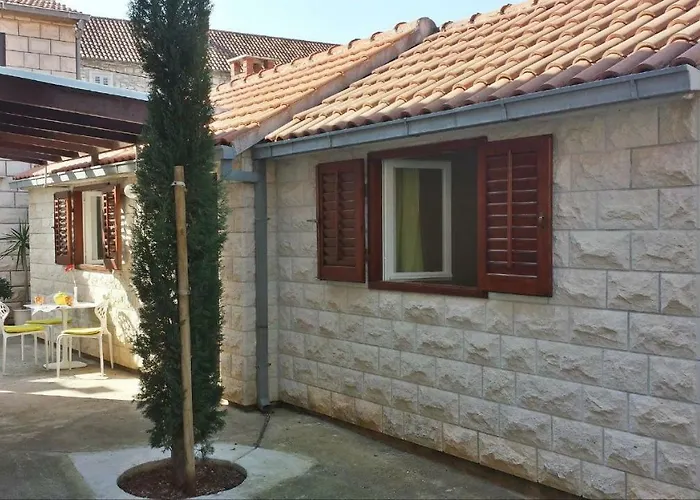 Apartment Center Supetar