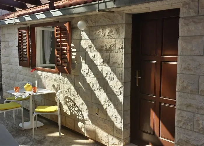 Apartment Center Supetar